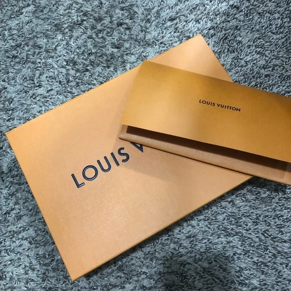 Louis Vuitton limited edition game on bandeau - Picture 8 of 9